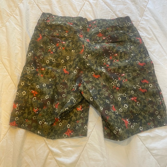 Duluth Trading Dry on the Fly patterned shorts - Picture 2 of 6